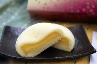 仙台銘菓「萩の月」切った断面