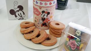 【ディズニーのフラワーギフト】プリザーブドフラワーセット「苺ミルクのトールバウム」