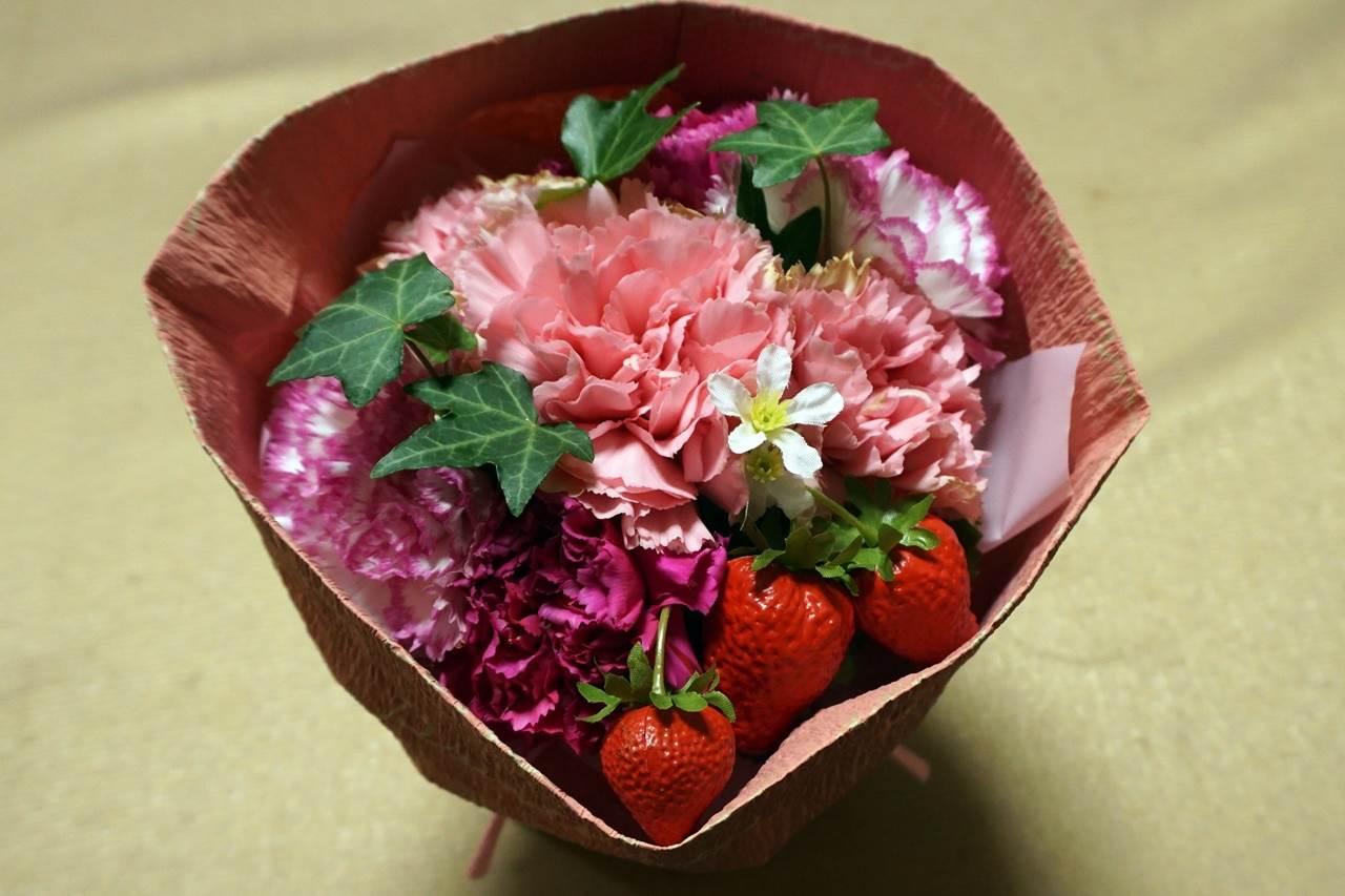 【日比谷花壇】母の日 そのまま飾れるブーケ「ストロベリーピンク」届いて12日目の4月15日
